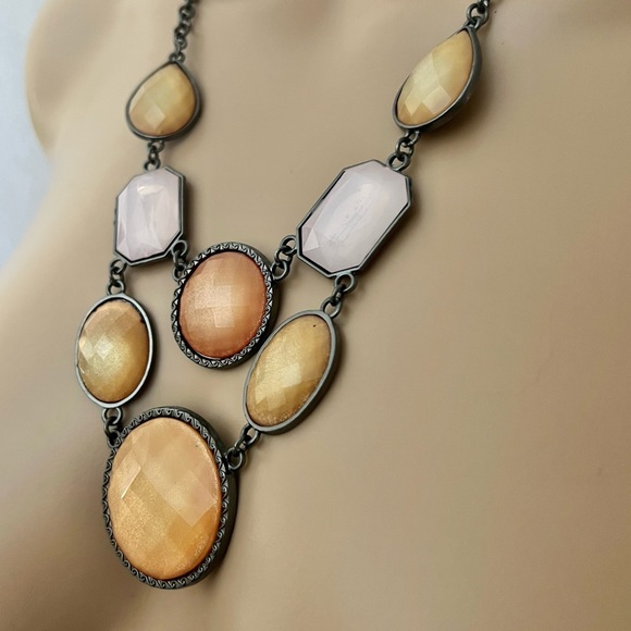 Costume Jewelry ‘Gem’ Necklace - Picture 2 of 10